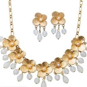 MAGNOLIA pierced earrings